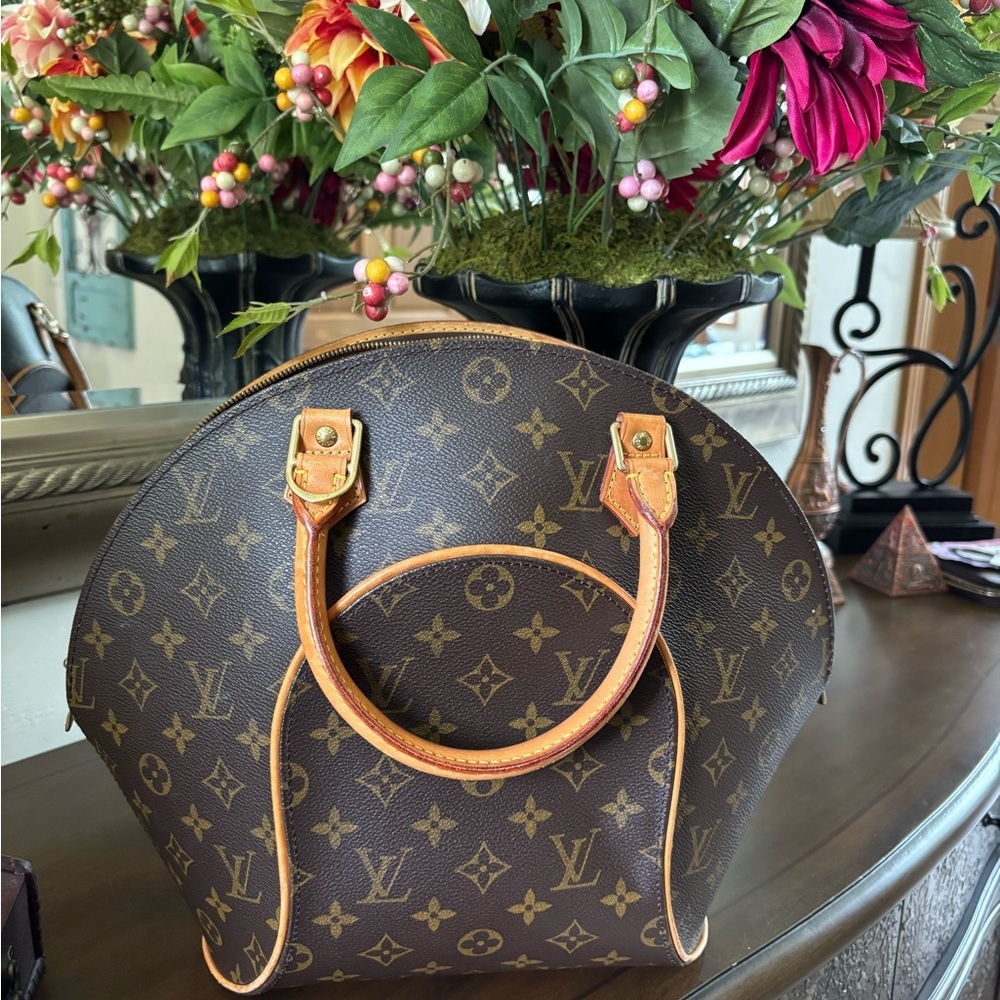 EUC Louis Vuitton Brown Canvas Bag MM Ellipse Iconic - Picture 1 of 7